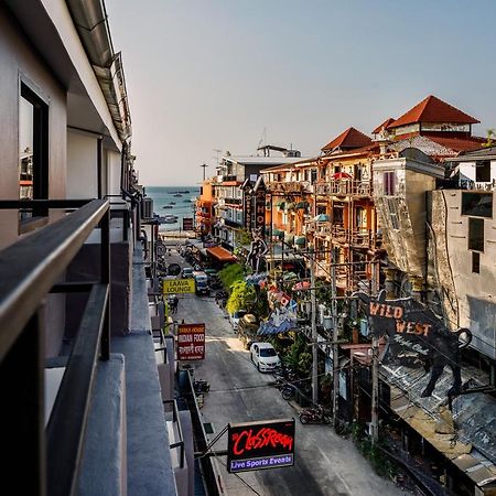 The Classroom Hotel Pattaya Exteriör bild
