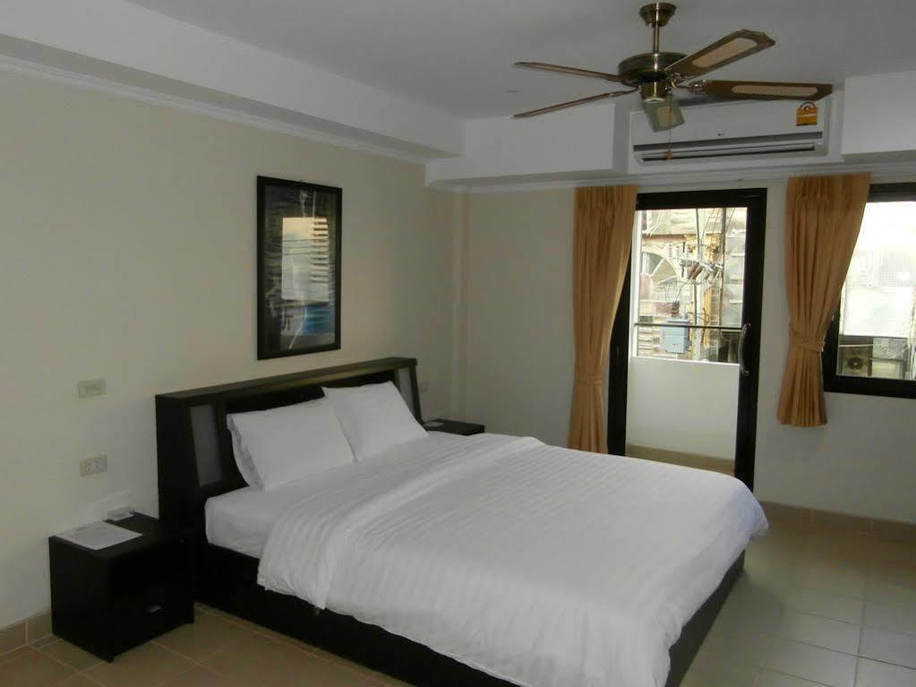 The Classroom Hotel Pattaya Exteriör bild