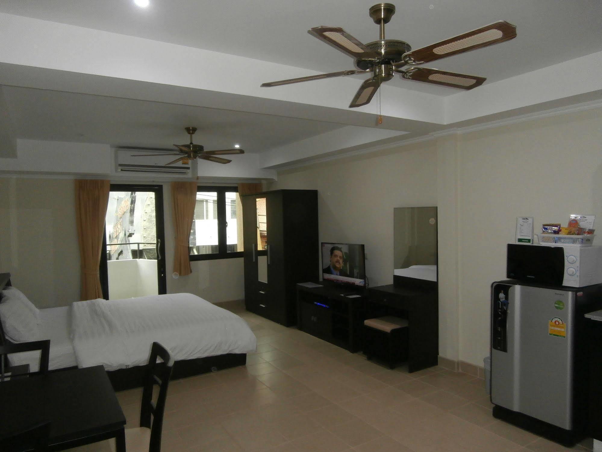 The Classroom Hotel Pattaya Exteriör bild