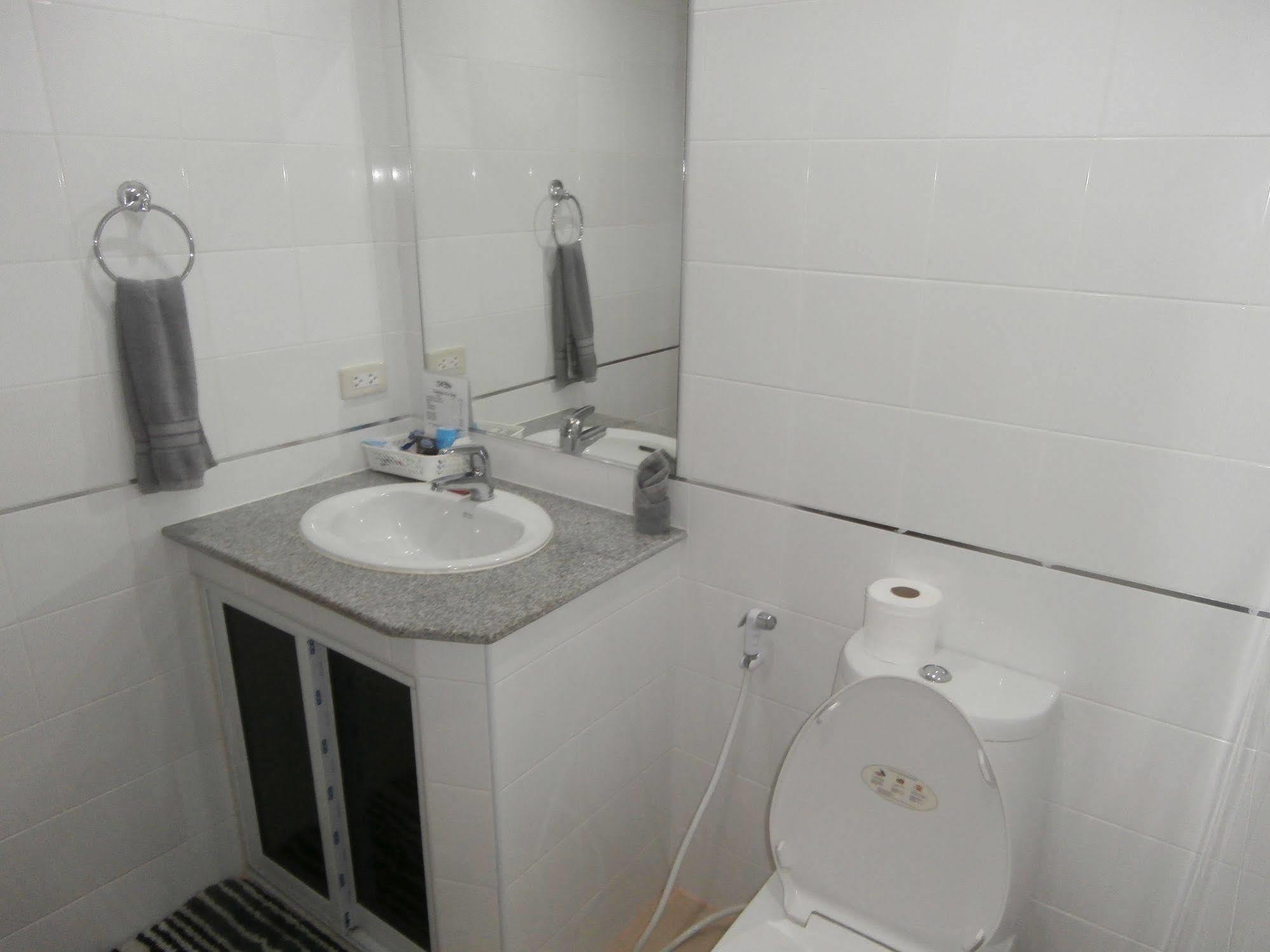 The Classroom Hotel Pattaya Exteriör bild